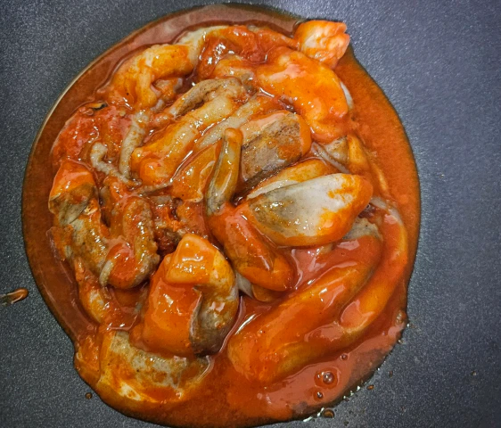 용두동 주꾸미-1봉 개봉해서 프라이팬에 부음