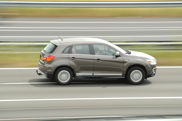 과속하는 사진입니다.