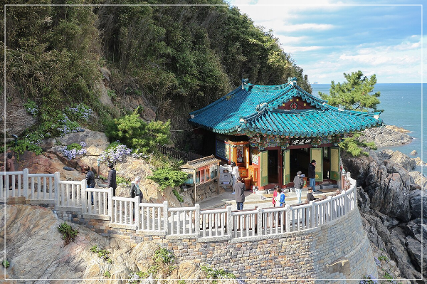 낙산사 홍련암 이미지 / 출처: By Bernard Gagnon - 자작, CC0