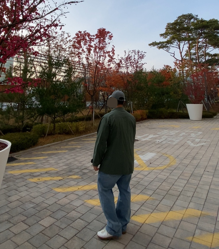 데일리룩('25. 11. 6.)윅 wick 스톤워시드 볼캡, 로스코 베트남 립스탑 정글 퍼티그 재킷, 무신사스탠다드 티셔츠, 무신사스탠다드 데미지진 무파진, 돔바 독일군 스니커즈