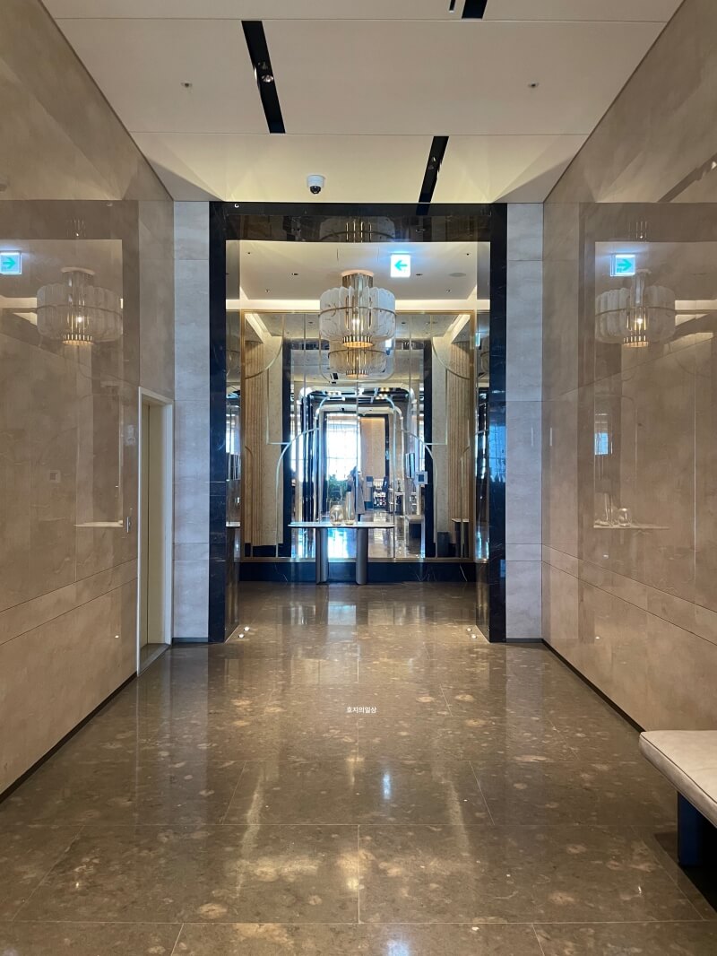 강남 역삼 조선팰리스 조선델리 더 부티크 - 매장 통로