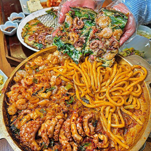 경주 보문단지 근처 맛집 벚꽃여행 현지인 추천 블루판다 보문갈비 가마솥양푼이밥상 보문뜰 우마왕 전통맷돌순두부 경주고기 낙지마실 조돌칼국수 갈치조림구이 토박이식당