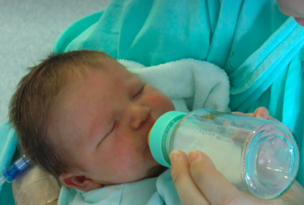 모유 수유가 좋을까, 분유 수유가 편할까? 초보 부모를 위한 수유 가이드