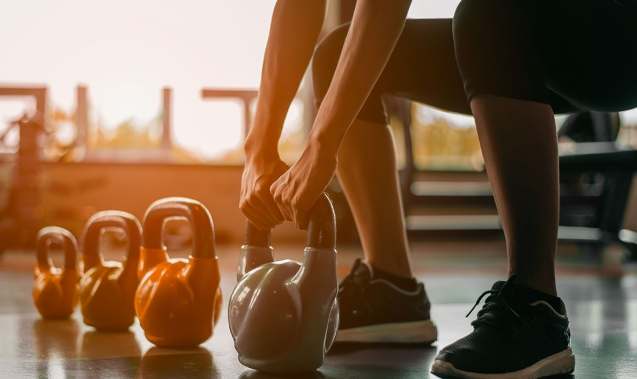 50대 근육 운동으로 체력&middot;자신감 되찾기! 하루 15분 홈트 루틴 공개