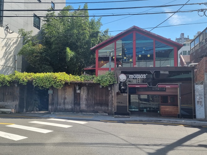 모모스커피 온천장 본점 사진입니다. 리모델링하기 전에 찍은 사진입니다.