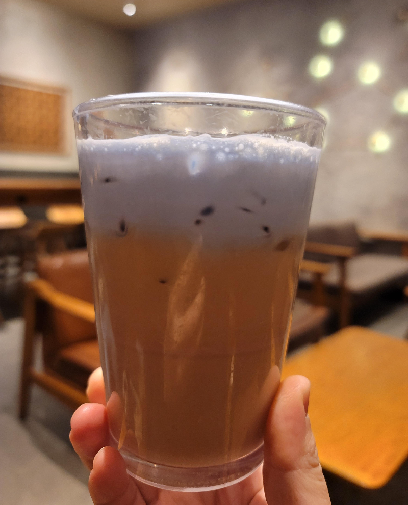 아이스 푸른 용 헤이즐넛 라떼