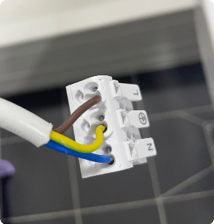 LED전등 전선 삽입구