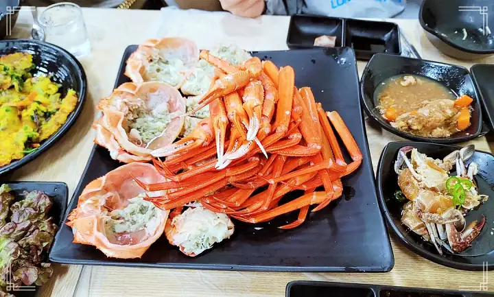 진심 가득 건강 담은 맛 강릉 경포대 강문해변 맛집 추천 생방송투데이 홍게 붉은 대게 속초 주문진 선주 직판 공수 물회 횟집 오늘방송 고수뎐