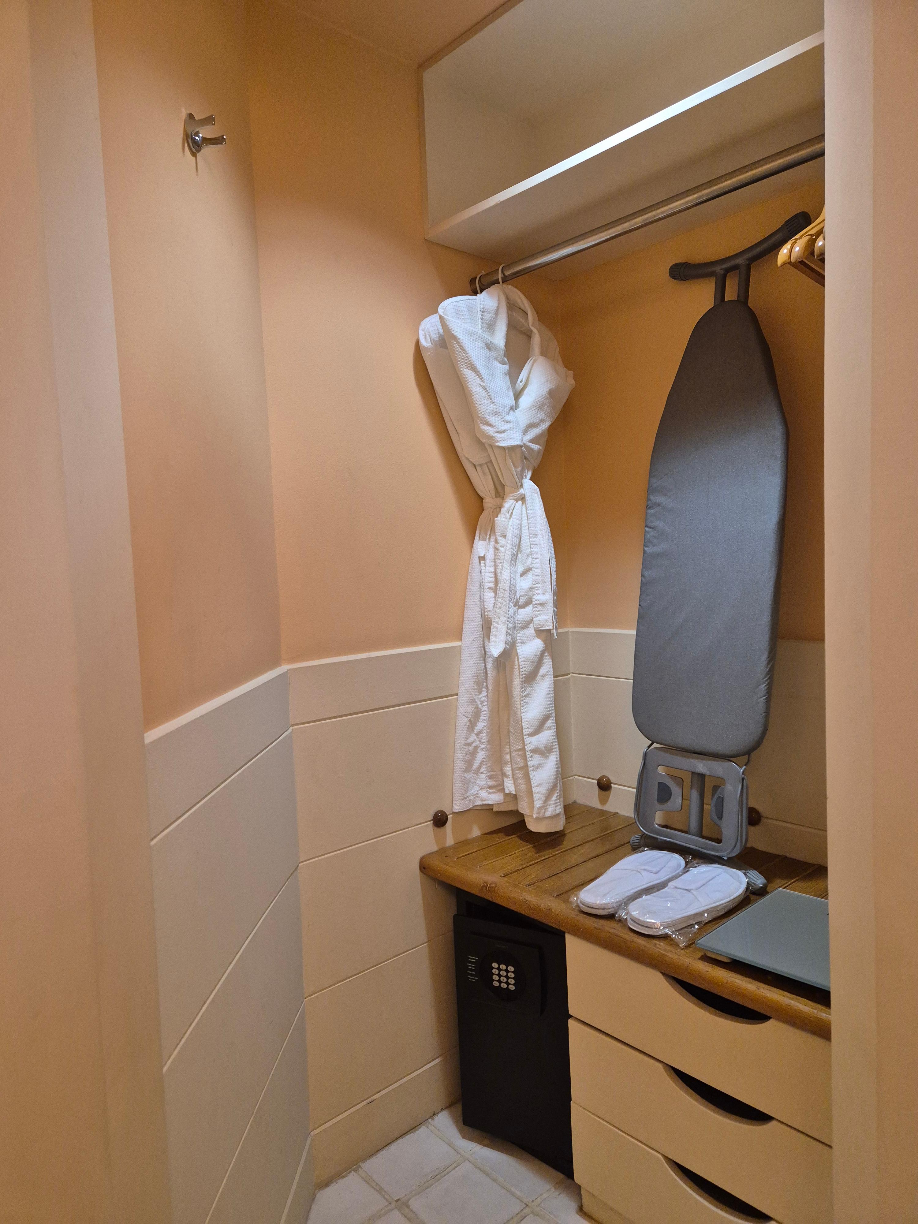 마리아나비치리조트 객실 드레스룸