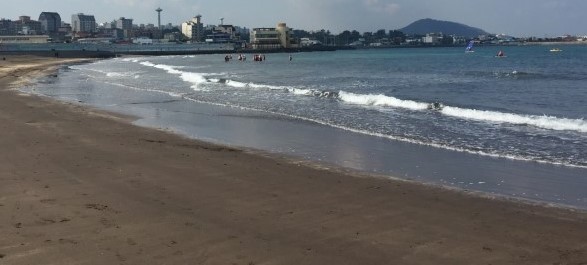 검은 모래해변