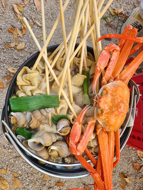 홍게와 백골뱅이를 넣은 꼬치어묵