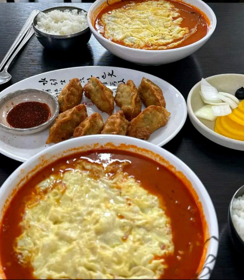 계란이불 덮은 짬봉밥 사진