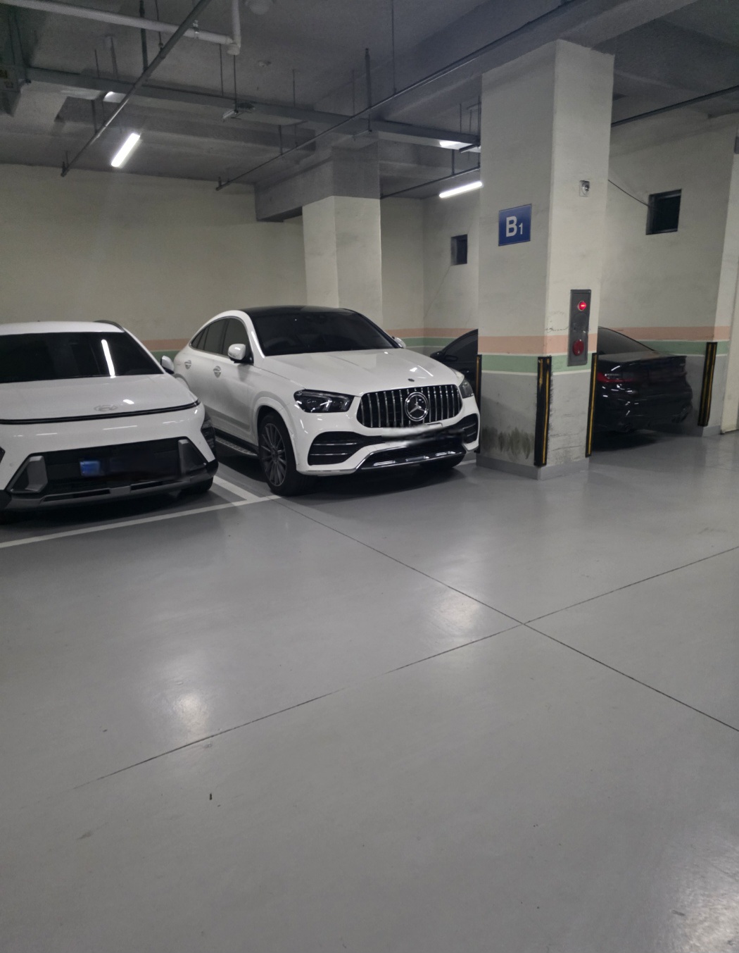주차장-내부입니다.