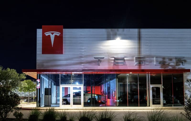 Tesla shares fell, alongside other tech giants. Brandon Bell/Getty Images