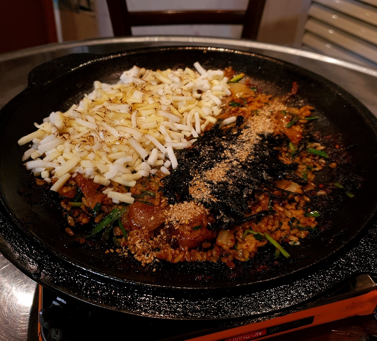 창원 남양동 무쇠곱창 볶음밥 치즈추가