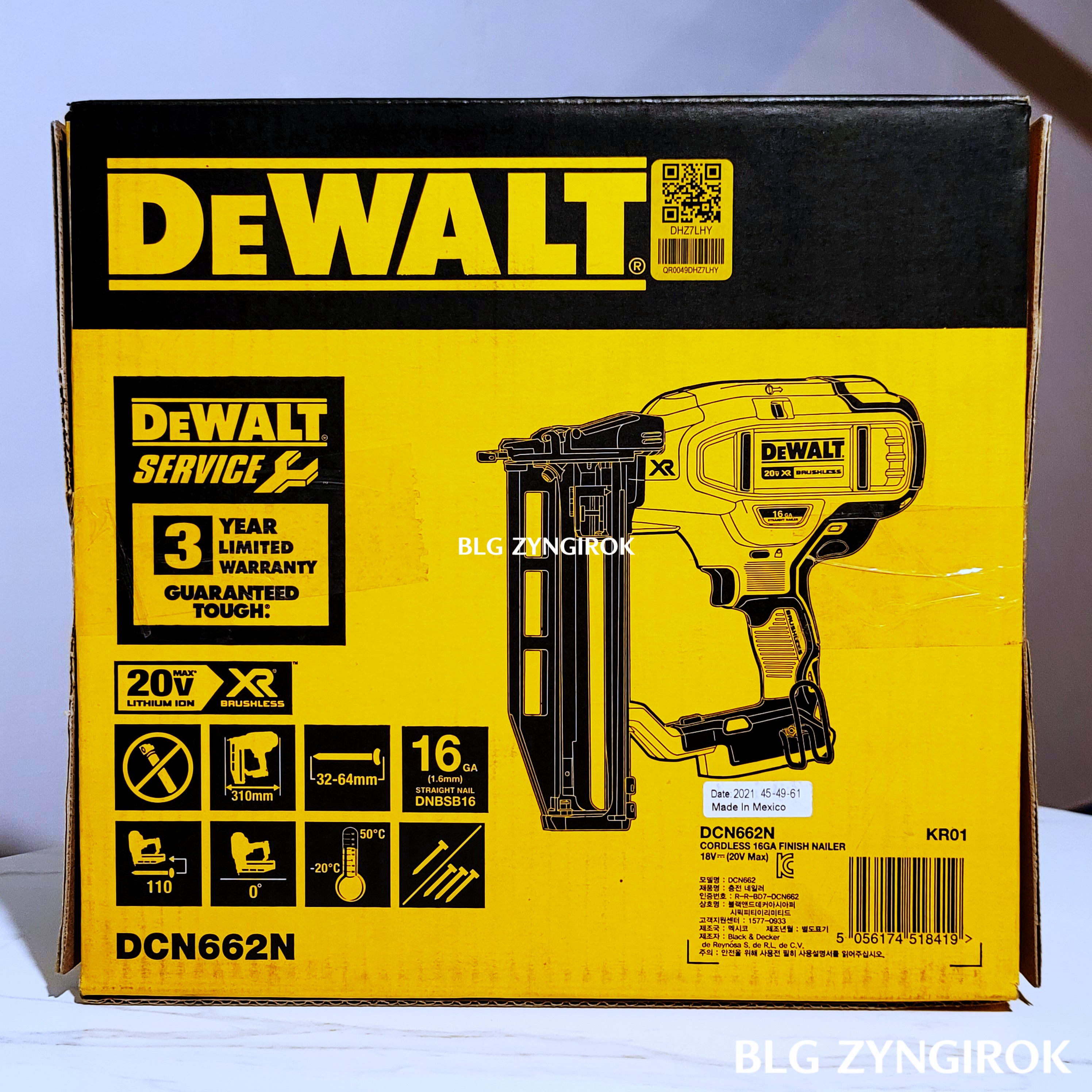 dewalt-dcn662n이-테이블-위에-놓여있다.