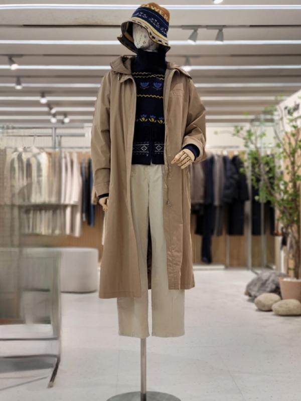 써스데이아일랜드 배색 후드 롱 야상 점퍼 T226MJP138W