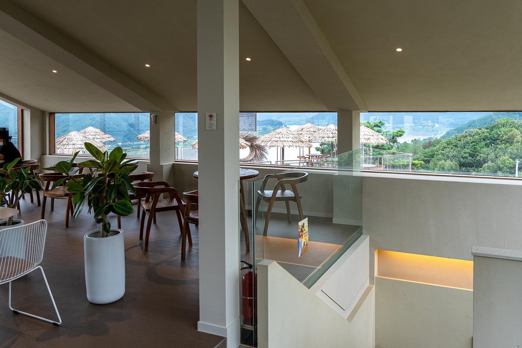 원동 카페 아덴 2층