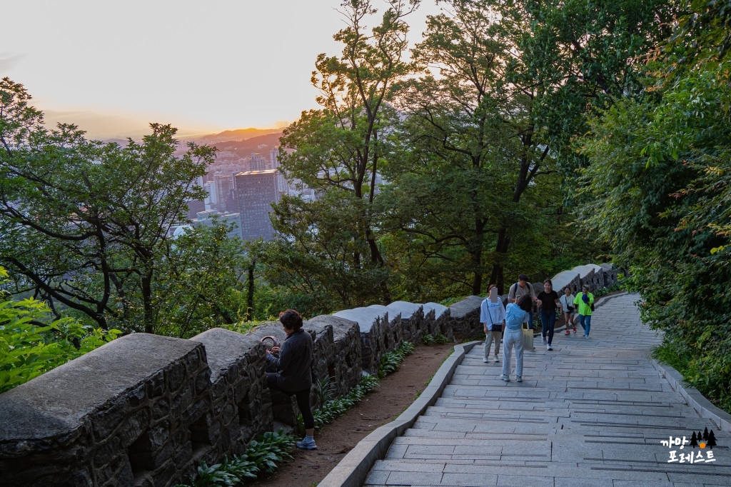 서울 남산타워 올라가는길