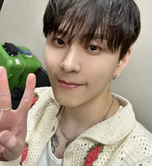 용준형-사진