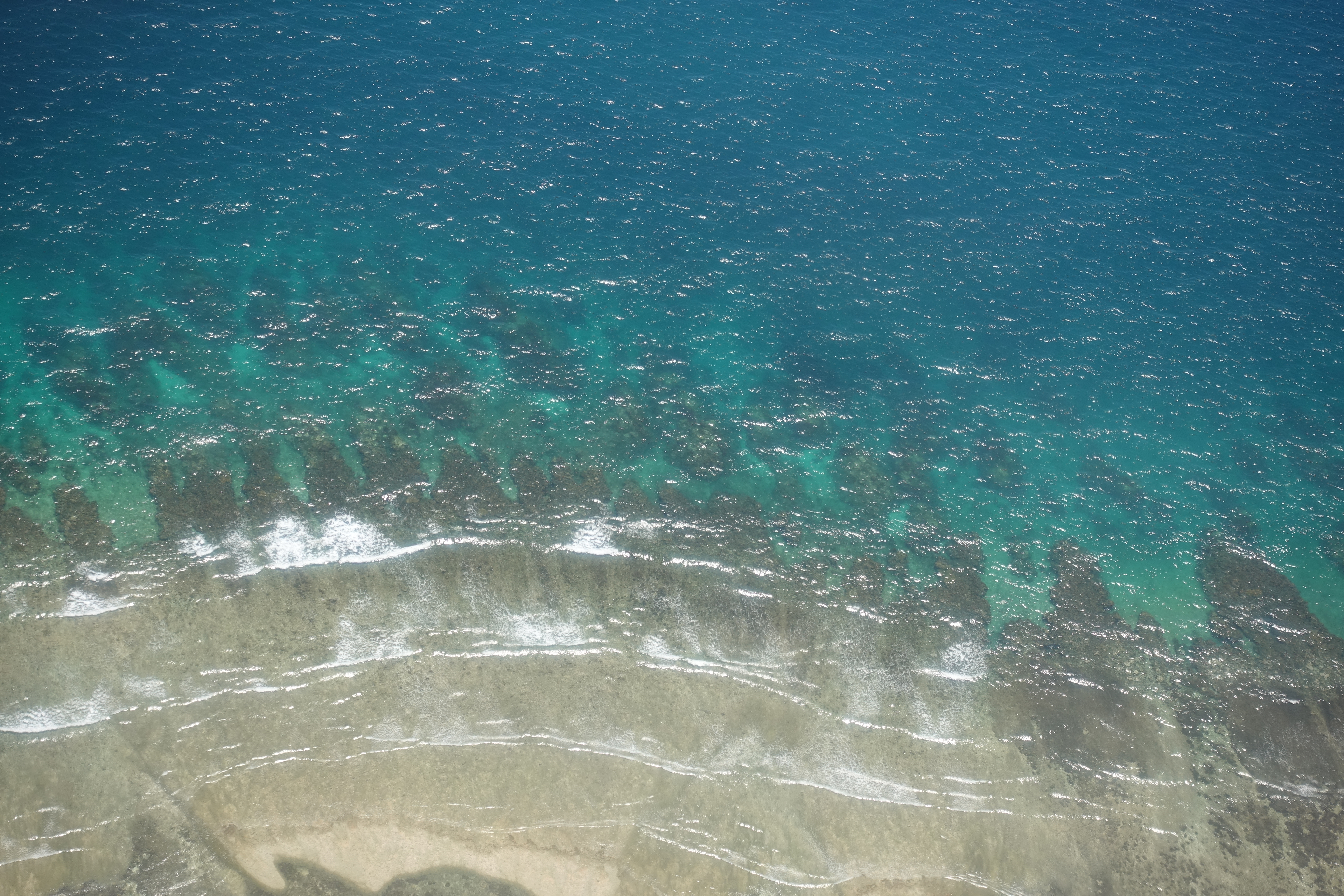 피지의 에메랄드빛 바다