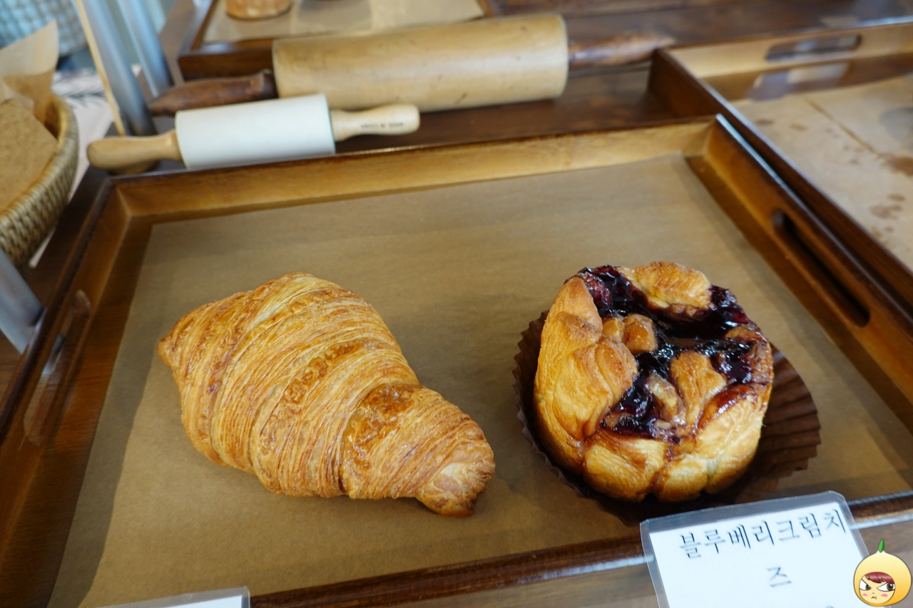 크루아상 & 블루베리크림치즈