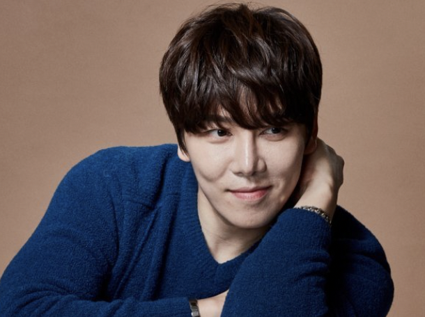 가수 DK(디셈버)