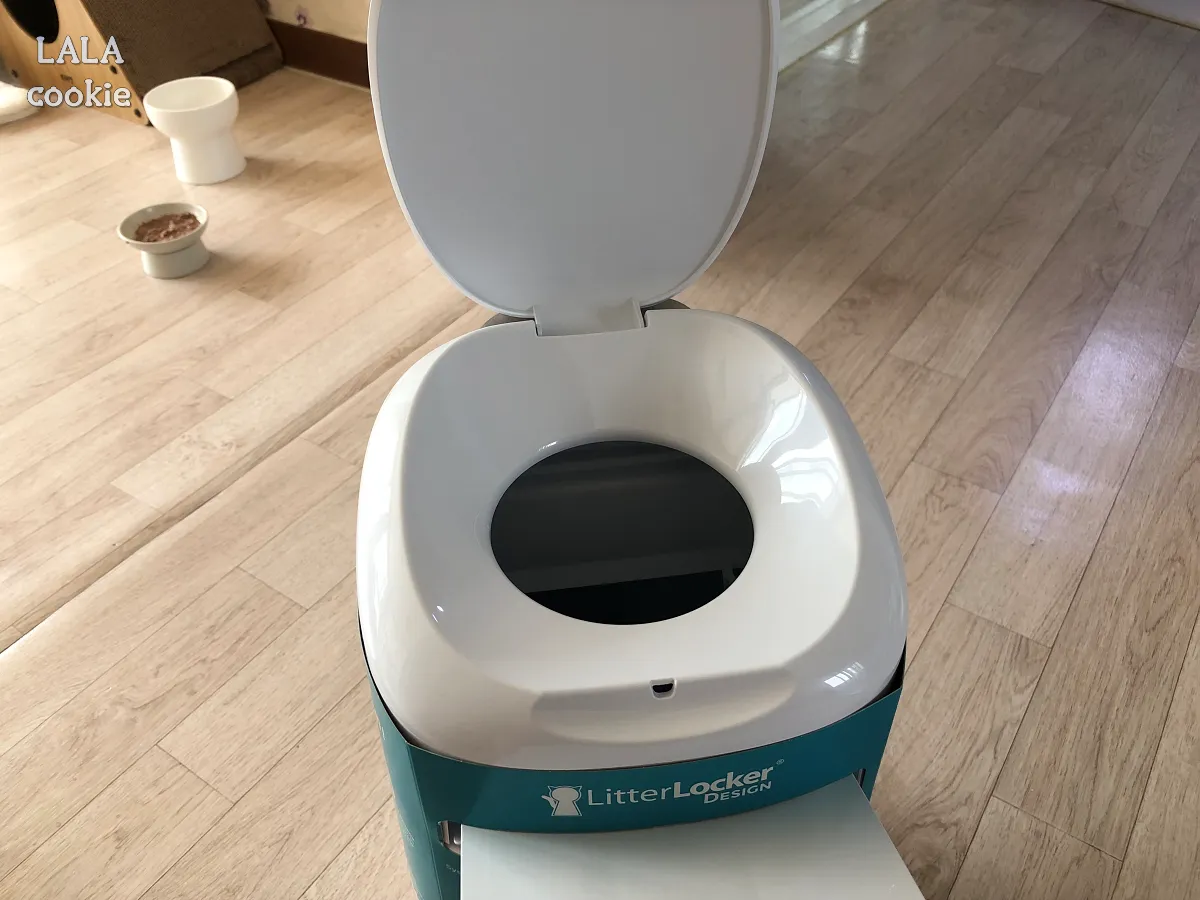 고양이-배변-쓰레기통-추천-리터락커-후기-뚜껑-연-모습