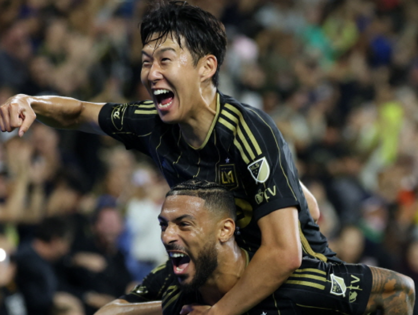 손흥민(LAFC)이 팀 동료 드니 부앙가 6일 경기