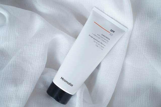 환절기 피부 관리의 정석: 수분 채우고 장벽 잠그는 3단계 보습 화장품 추천