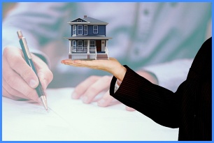 손 바닥 위 집 모형