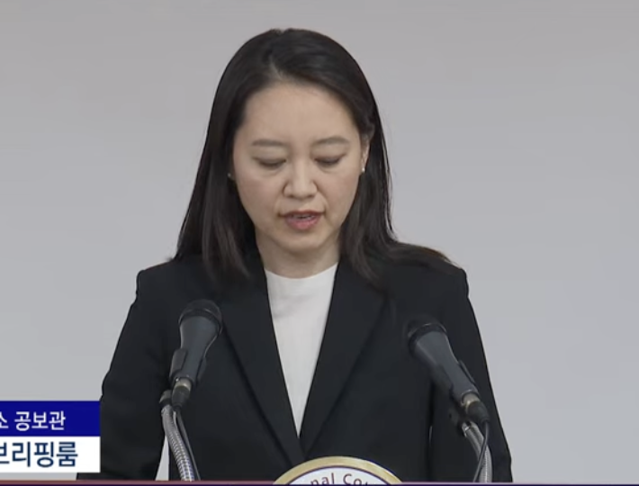 이진 공보관 국적 논란 진실