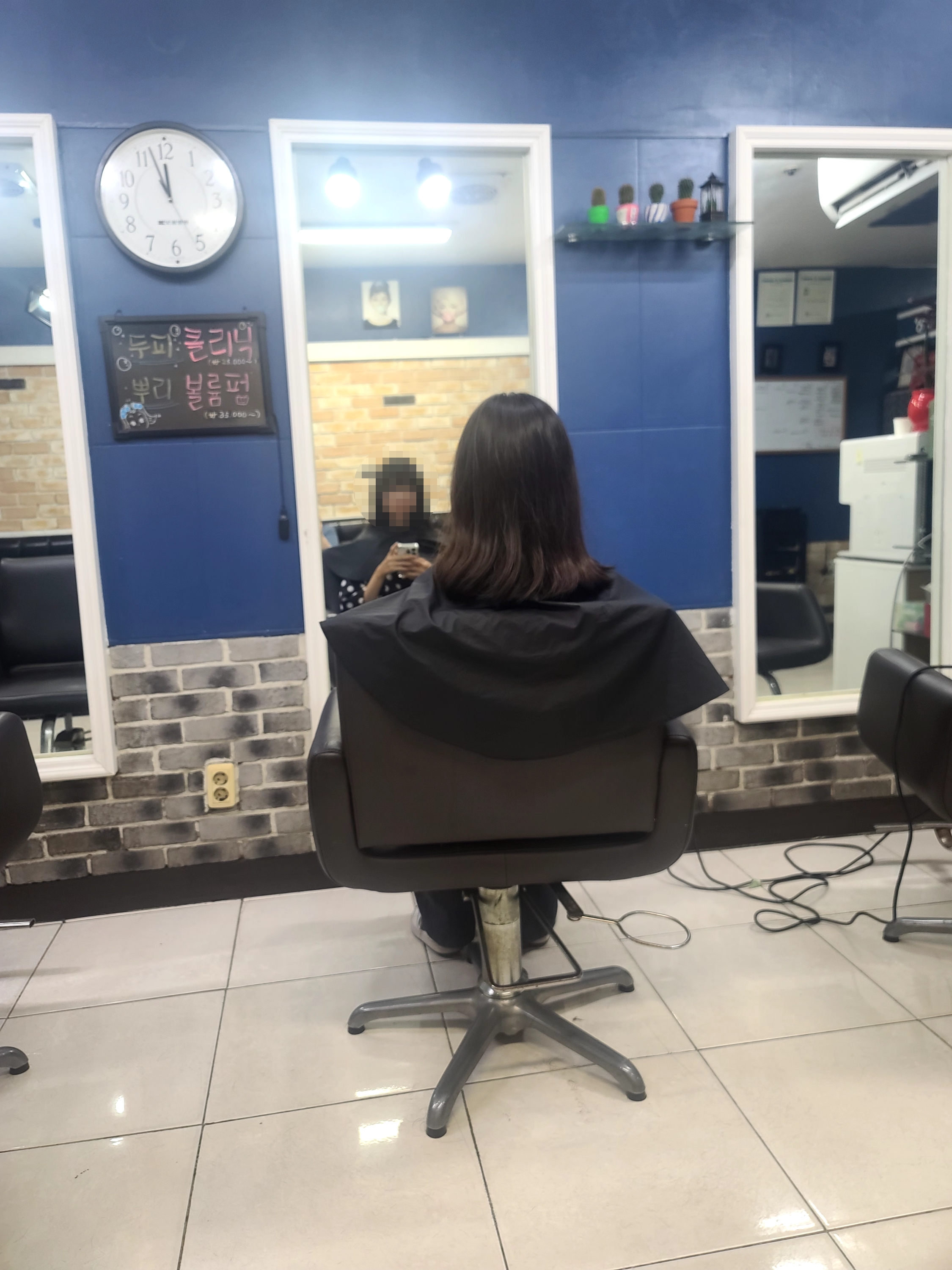 거울앞에 앉아서 대기중