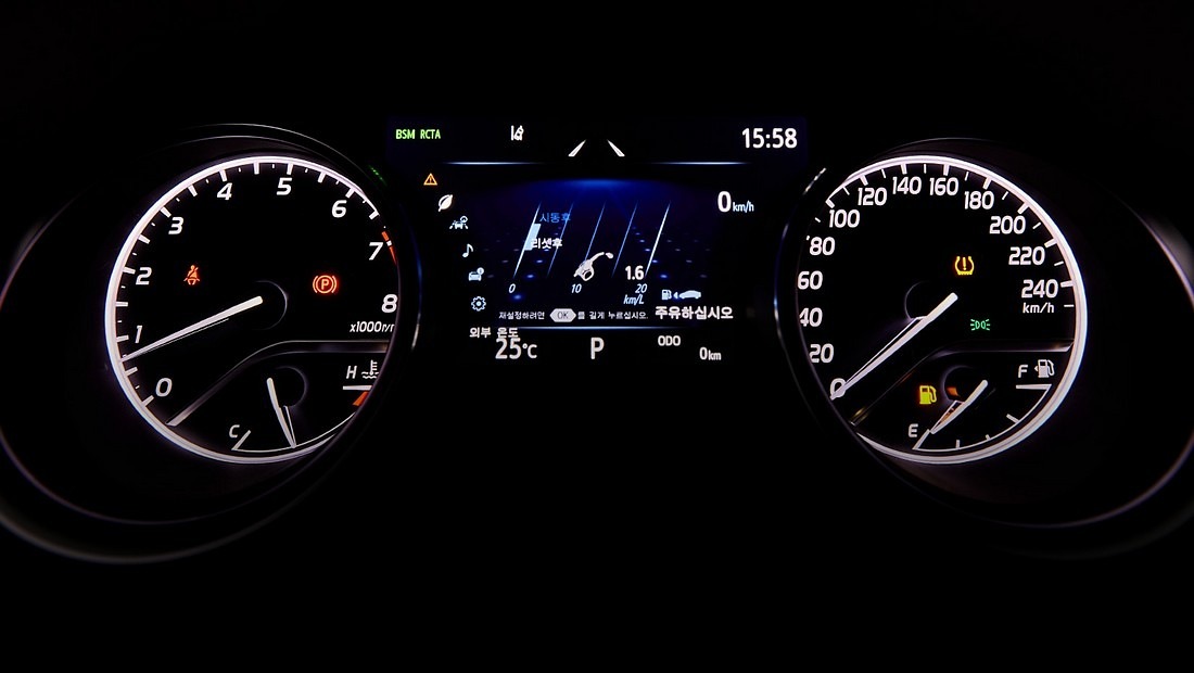 도요타 캠리 8세대 페이스리프트 22년형 모델 계기판
