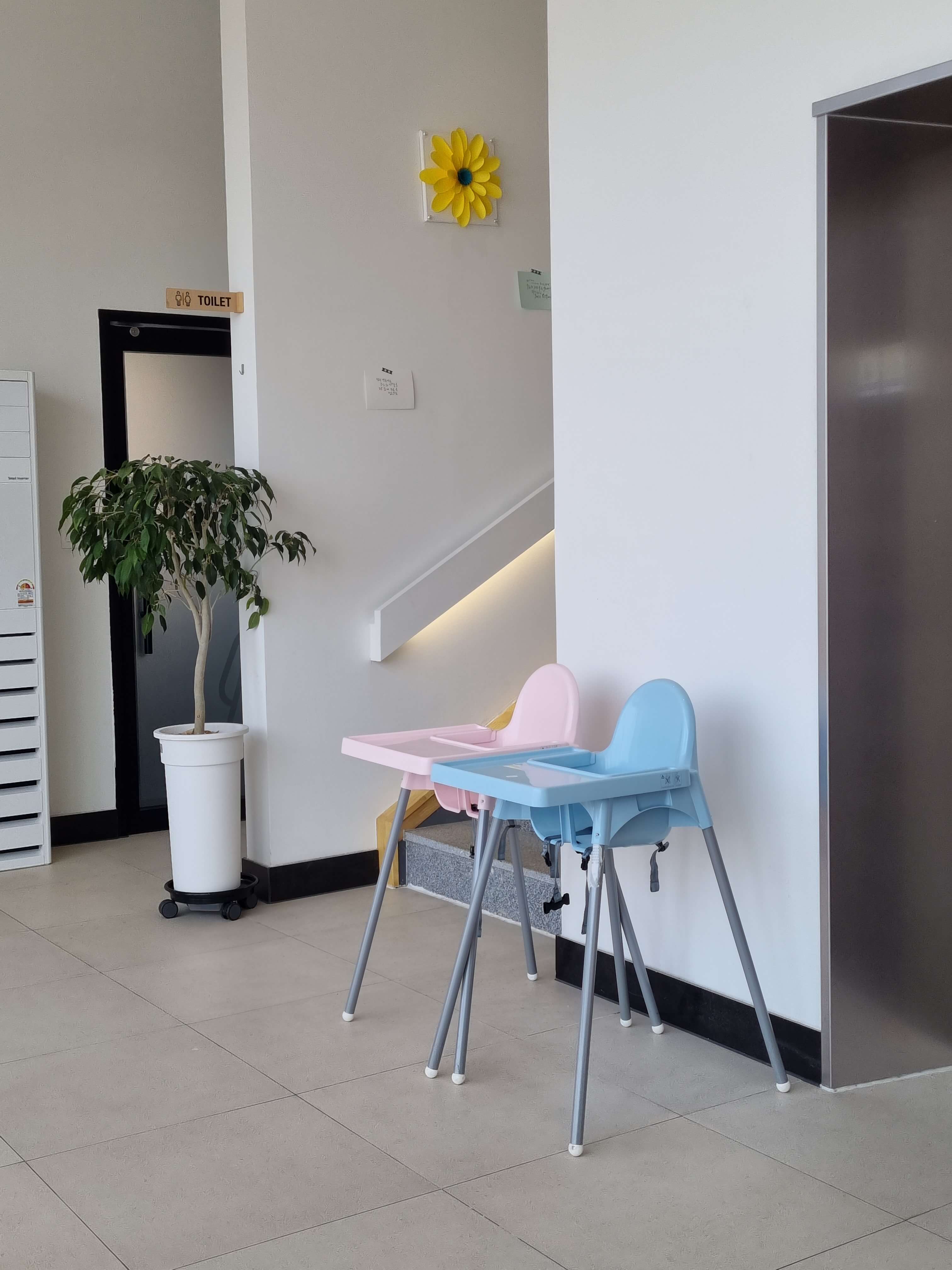 그라제격포카페 아기의자