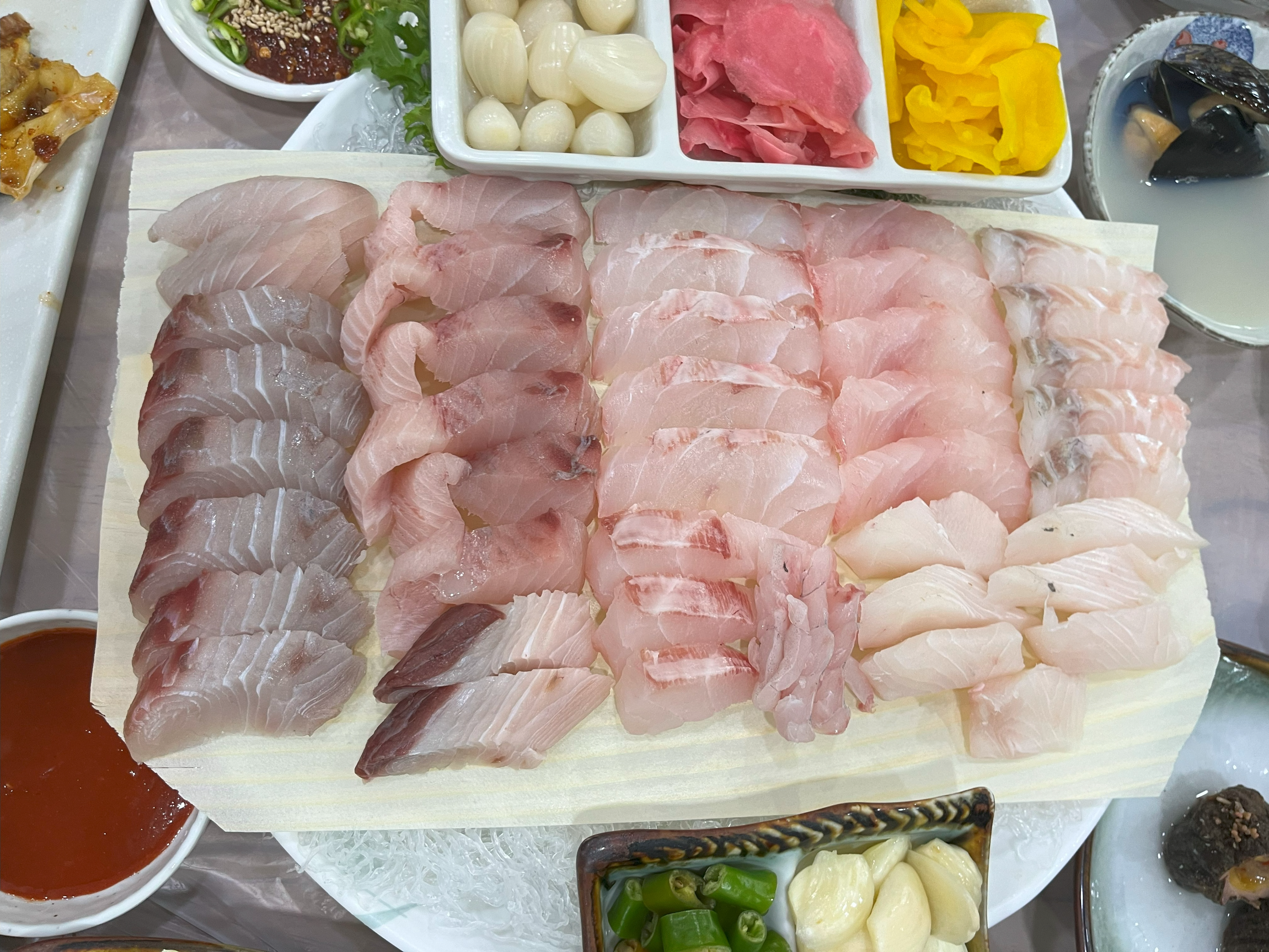 양지 선어 삼치 뱃살, 등살, 민어, 광어, 농어, 독병어 선어회