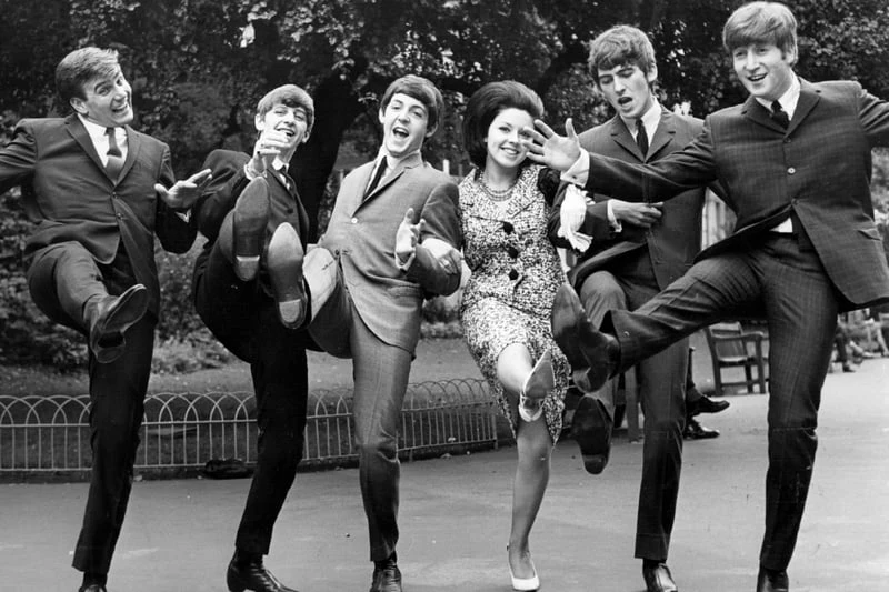 비틀즈 흑백 사진