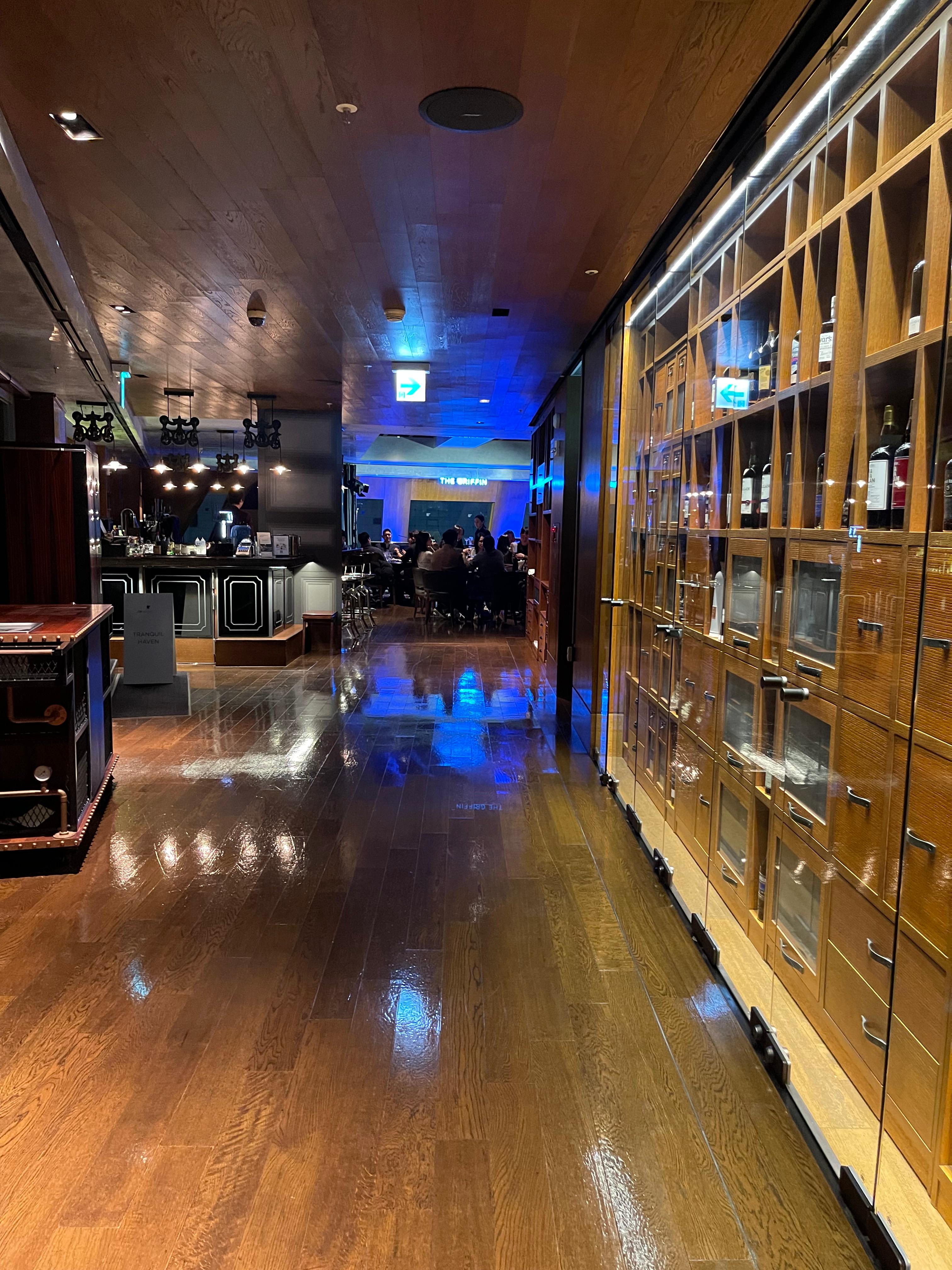 더 그리핀 내부