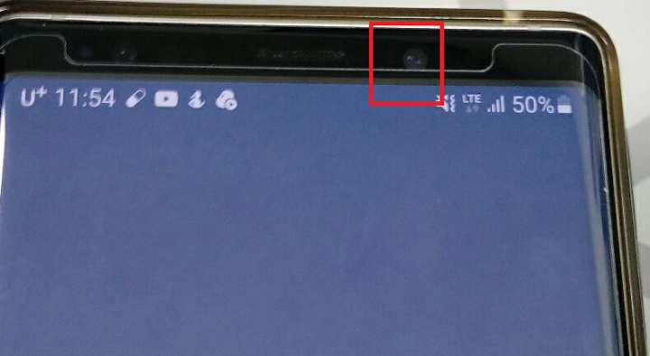 갤럭시 카메라 전면부가 보임