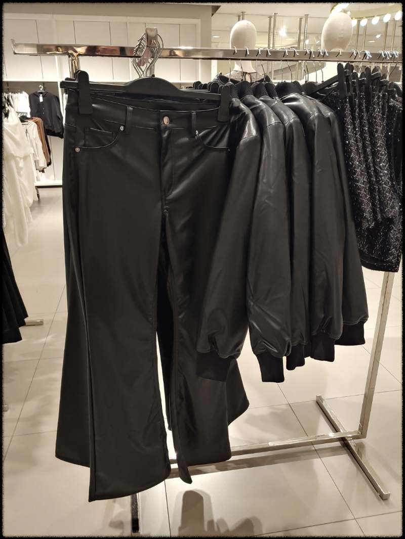 용산-아이파크몰-유니클로-검정색-바지