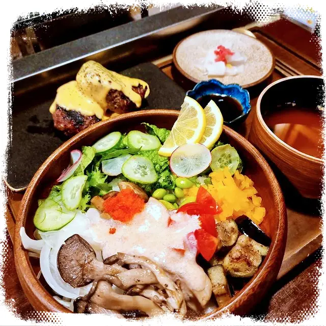 생방송오늘저녁 [홍대입구역에서 직접 구워주는 떡갈비, 한우 대창 덮밥, 부채살 스테이크 정식, 함박스테이크 홍대 데이트 코스 추천 술집 맛집]