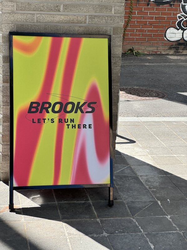 브룩스 상수 간판