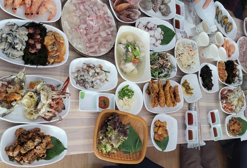 거제-외포항-봄멸치-밥주는-민박