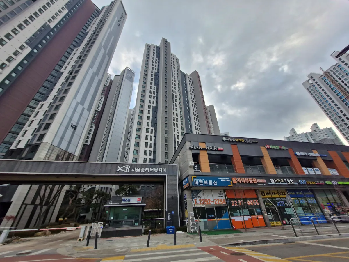 거대한-높이의-신축자이-아파트