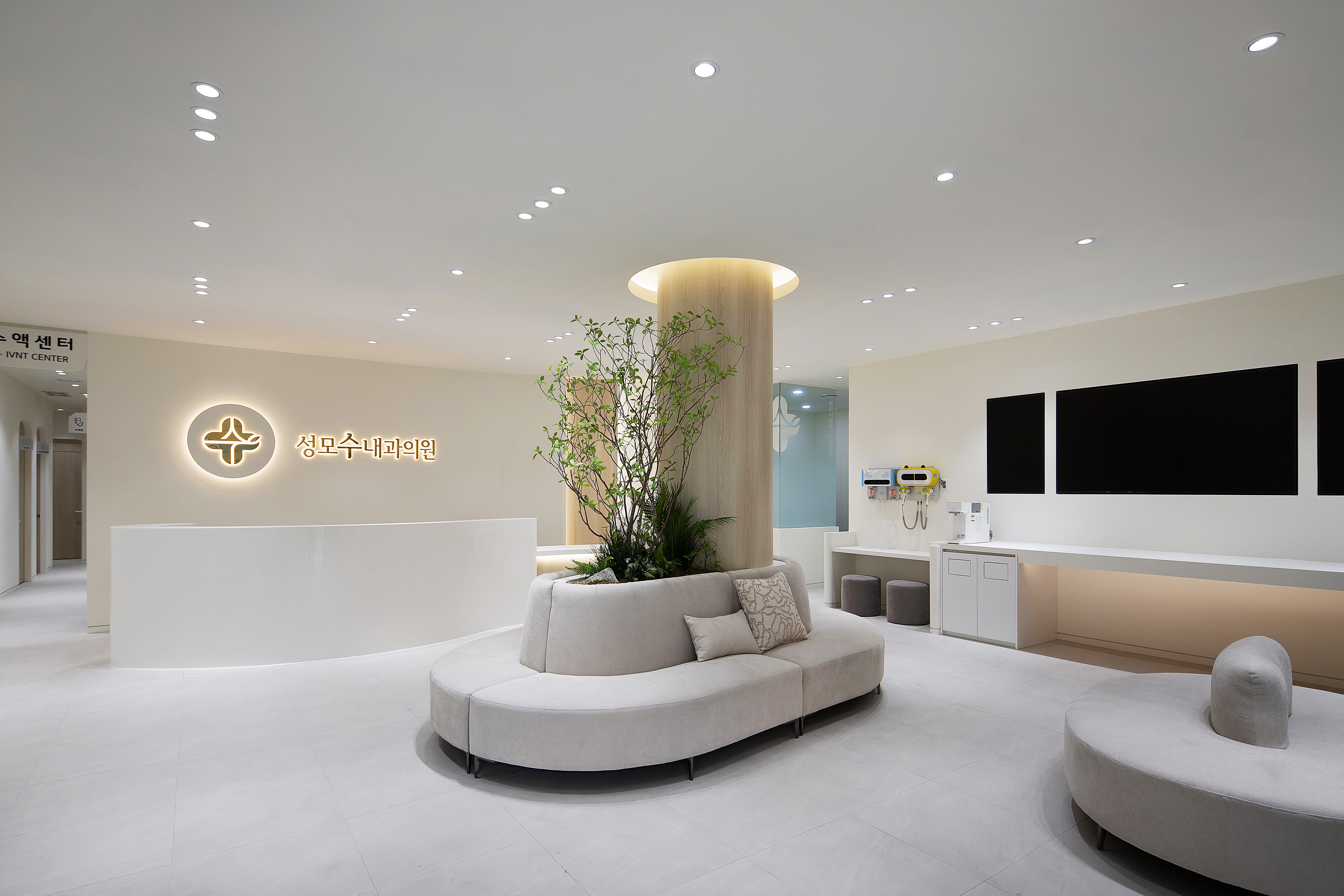 성모수내과 로비