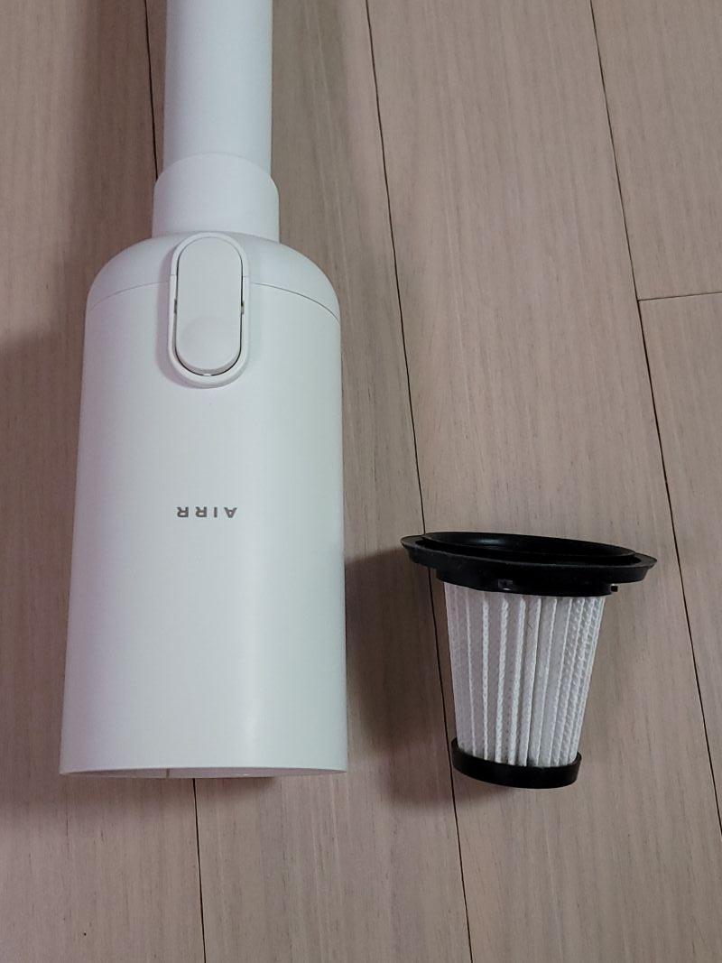 먼지통에서 헤파 필터를 분리한 사진
