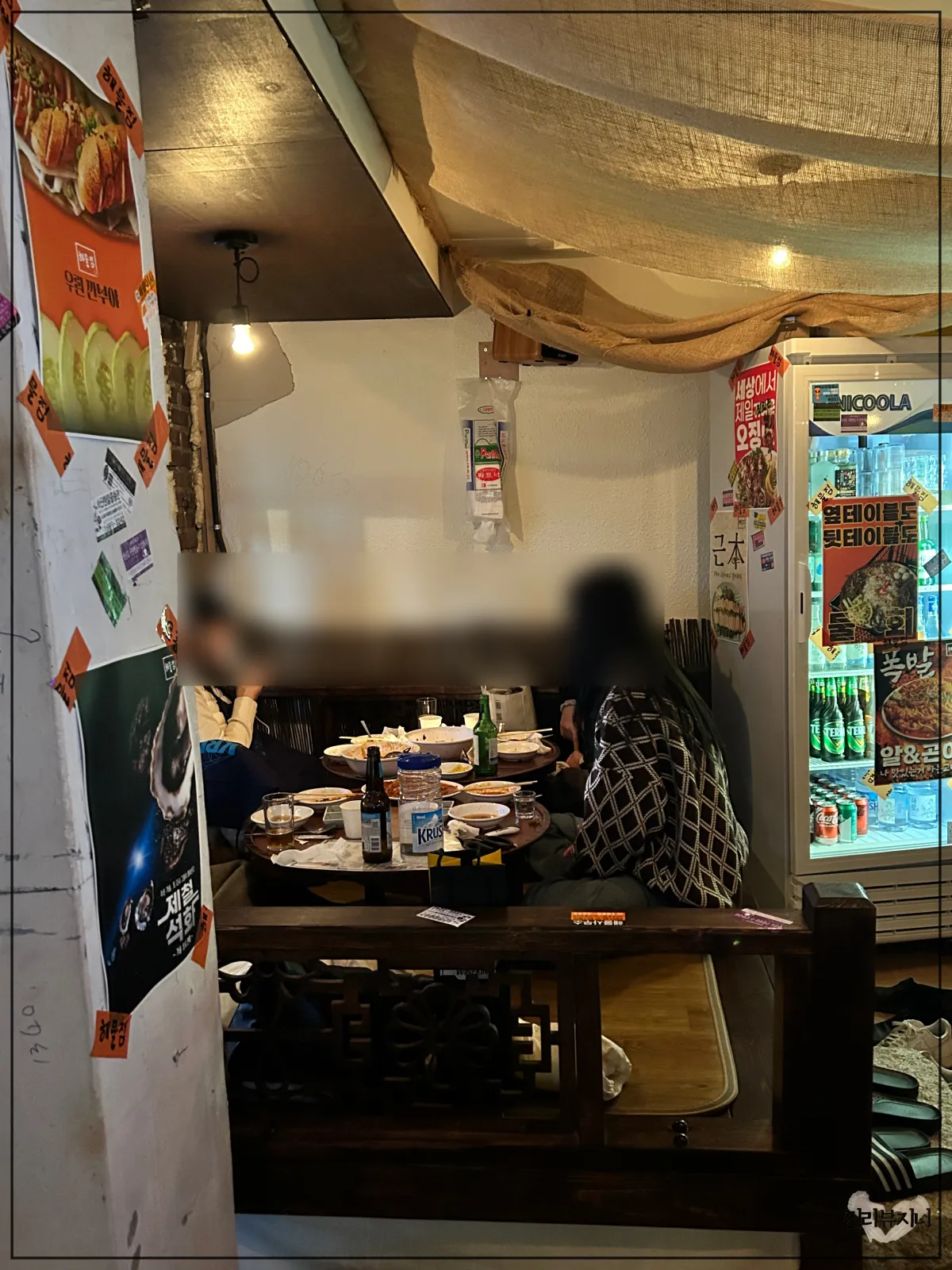 신용산-술집-해물점-포장마차 분위기의-내부-4인석-좌식-자리