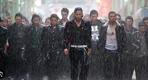 비 오는 날 비를 맞으며 가는 모습 영화 속 명장면