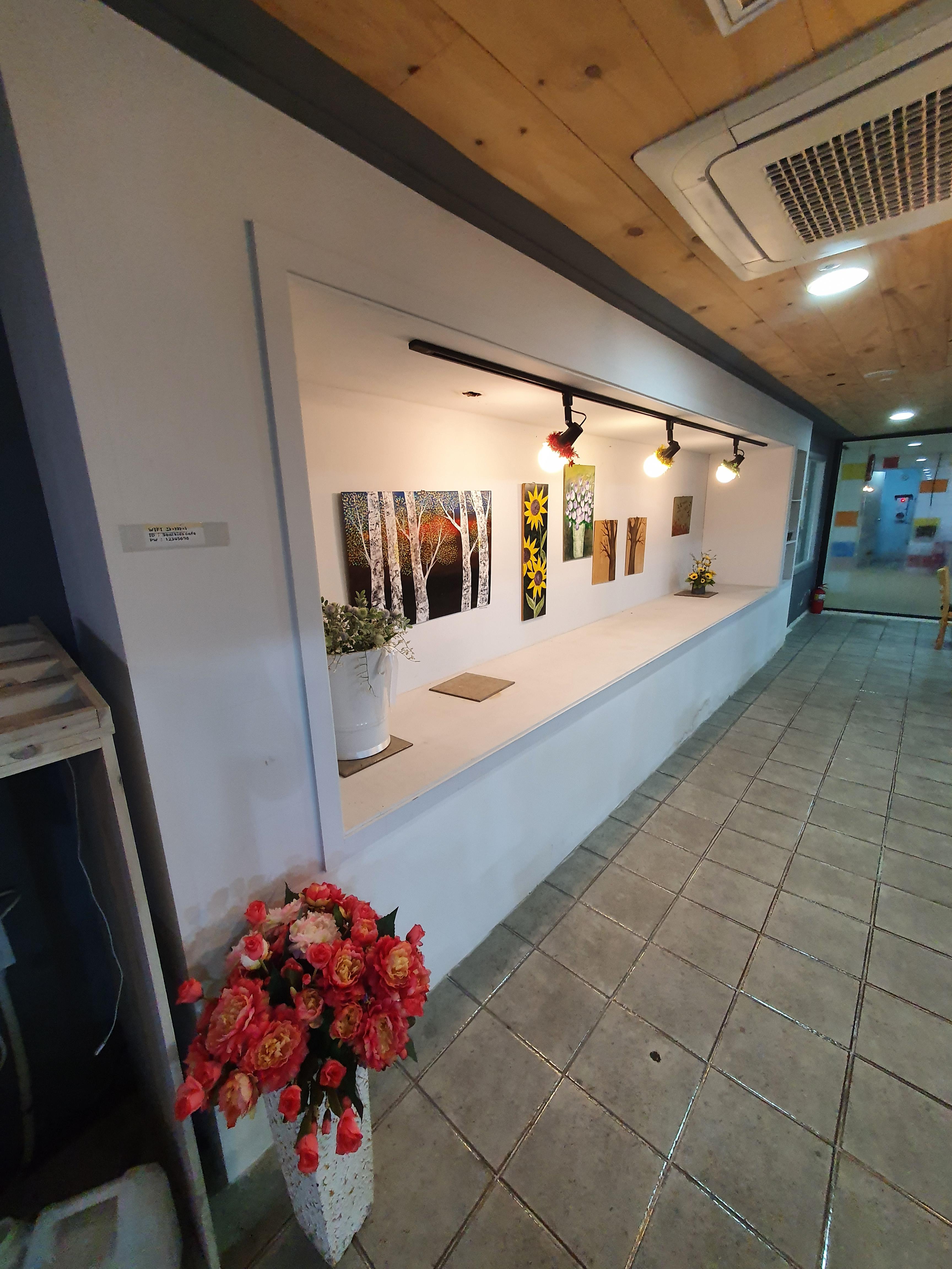 원래는 카페가 있었던 자리로 보이는 지하2층