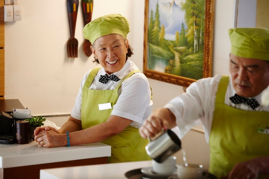 청춘 회귀의 설렘, 세대 간 갈등의 공감, 진짜 행복의 정의를 묻는 ‘수상한 그녀’